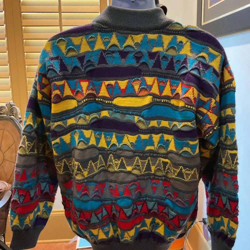 COOGI Men’s Pure Wool Yellow and Blue Crewneck Sweater with Bold Patterns - Picture 2 of 4